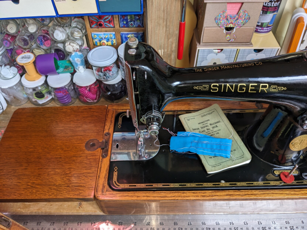 When in place, the little table flap gives an extended working area so it would be quite comfortable to sew fairly chunky, hefty bits of fabric.