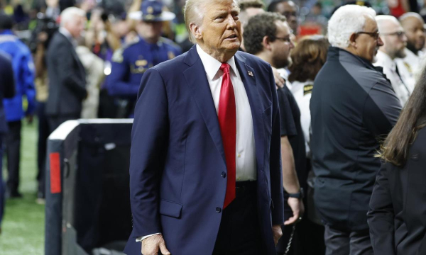 Donald Trump, anoche en Nueva Orleans, antes del partido de la Super Bowl LIX entre los Kansas City Chiefs y los Philadelphia Eagles. (ERIK S. LESSER / EFE / EPA)