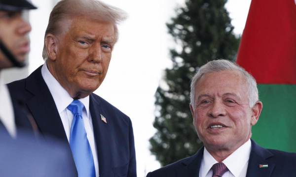 El presidente de Estados Unidos, Donald Trump, junto al Rey de Jordania, Abdullah II Ibn Al-Hussein, este martes en la Casa Blanca. (AARON SCHWARTZ VIA EFE)