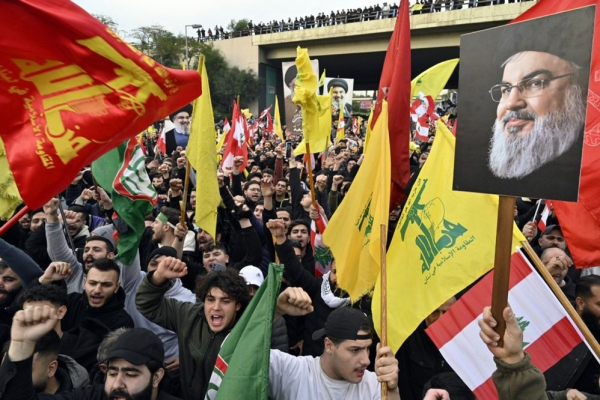 Hezbollah supporters resume protests over Iran flight ban, Israeli-U.S. 'demands'