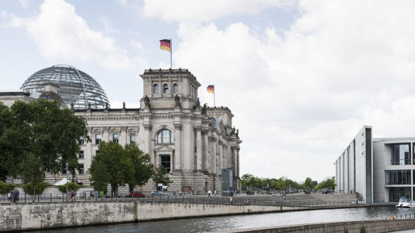 Symbolbild: Das Reichstagsgebäude, Sitz des Deutschen Bundestages