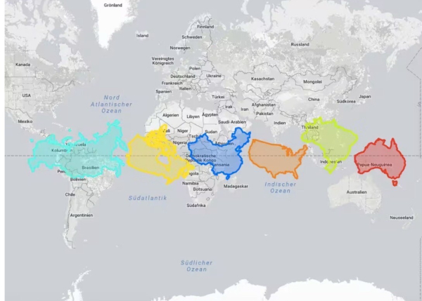 Über eine Weltkarte sind die oben genannten Länder nebeneinander farbig auf Höhe des Äquators eingezeichnet. Es fällt auf, dass sie deutlich kleiner erscheinen, keines der Länder ist größer als halb Afrika.