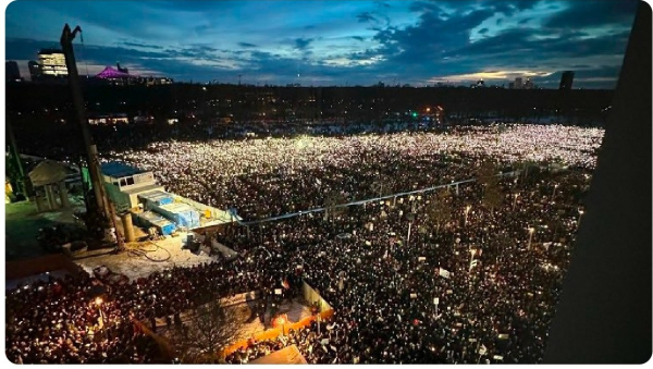 Demonstration über 300 000 Menschen in Berlin