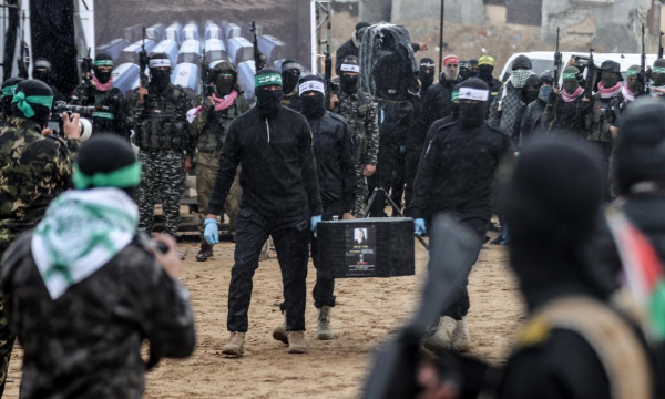 Miembros de Hamás durante un intercambio de presos (Anadolu via Getty Images)