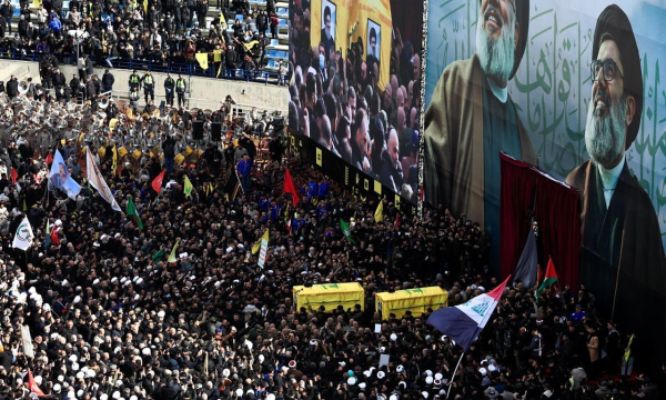 Llegada de los féretros al funeral por el líder de Hizbulá, Hassan Nasrallah, celebrado este domingo en Beirut. (Thaier Al-Sudani)