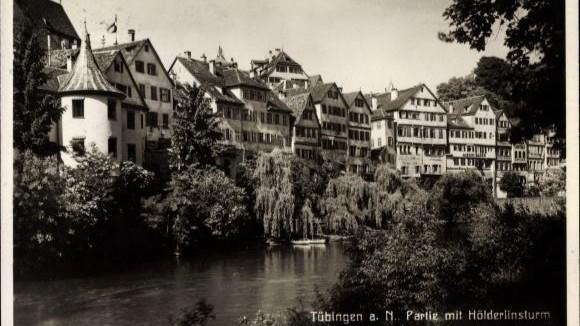 Fotographie „Tübingen. Partie mit Hölderlinturm.“ (s/w) ca. 1930. Autor unbekannt. © Gebrüder Metz, CC BY-SA 3.0, via Wikimedia Commons.