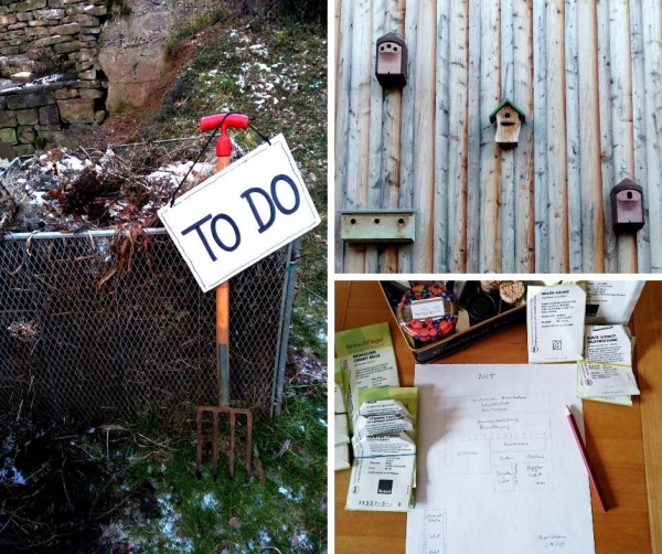 Das Bild ist eine Collage aus drei Bildern. Links ist ein Komposthaufen umgeben von Metallgitter zu sehen, an dem eine Grabegabel mit rotem Griff lehnt. An der Grabegabel hängt ein Schild auf dem in Großbuchstaben "TO DO" zu lesen ist. Rechts oben zeigt eine Holzfassade mit vier daran angebrachten Nistkästen für Vögel. Rechts unten im dritten Bild sind diverse Dreschflegel Saatguttütchen um ein DINA4 Papierbogen verteilt. Auf dem Blatt Papier ist mit Bleistift eine Skizze eines Gartens von oben zu sehen mit der Überschrift "2025". Diese Skizze stellt einen Anbauplan für die verschiedenen Kulturen im Garten dar.