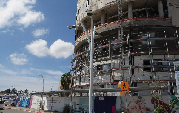 Bauarbeiten am Haim Sheba Medical Center, Tel Hashomer, April 2024. Foto: Chenspec, CC BY-SA 4.0, über Wikimedia Commons.