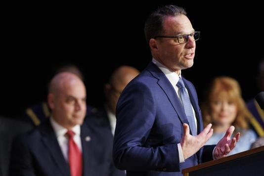 Josh Shapiro speaks at the swearing-in ceremony for Attorney General Dave Sunday at the Forum Auditorium in Harrisburg, Pennsylvania, on Jan. 21, 2025. © Alejandro A. Alvarez/The Philadelphia Inquirer/TNS