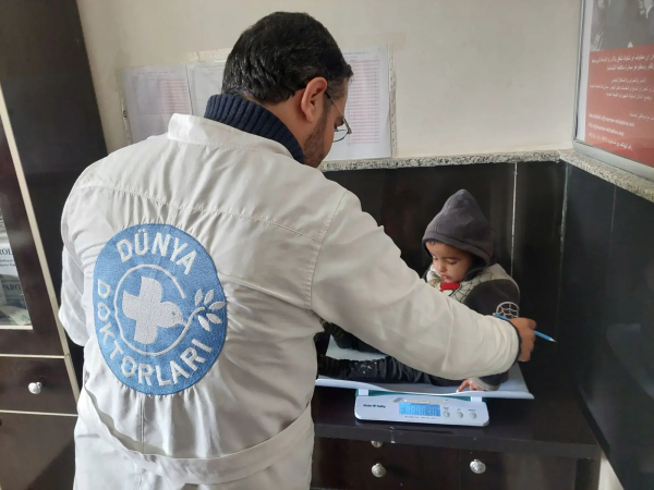 At one of its health centers in Idlib, Doctors of the World/Médecins du Monde Türkiye's medical staff examines a child whose family has been internally displaced in Northwest Syria. Doctors of the World/Médecins du Monde Türkiye/Handout via Thomson Reuters Foundation