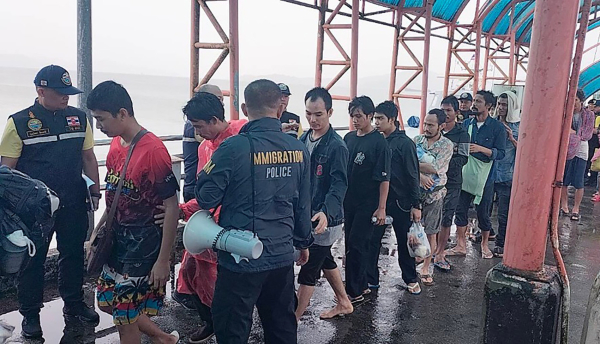 Thai officials in Ranong deport detained Myanmar migrants to regime authorities in Kawthaung via boat on February 24.  / Ranong Immigration Office Facebook
