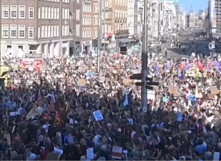 A sea of people fill Dam Square