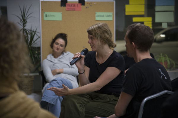 Foto von der Freiraumfest Veranstaltung: "Fishbowl-Diskussion: Herausforderungen in Freiräumen & warum vernetzen?" am 19.10.2023 im Radio Helsinki